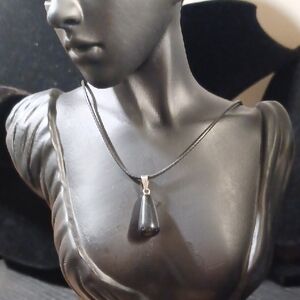 Elegant Black Pendant Necklace